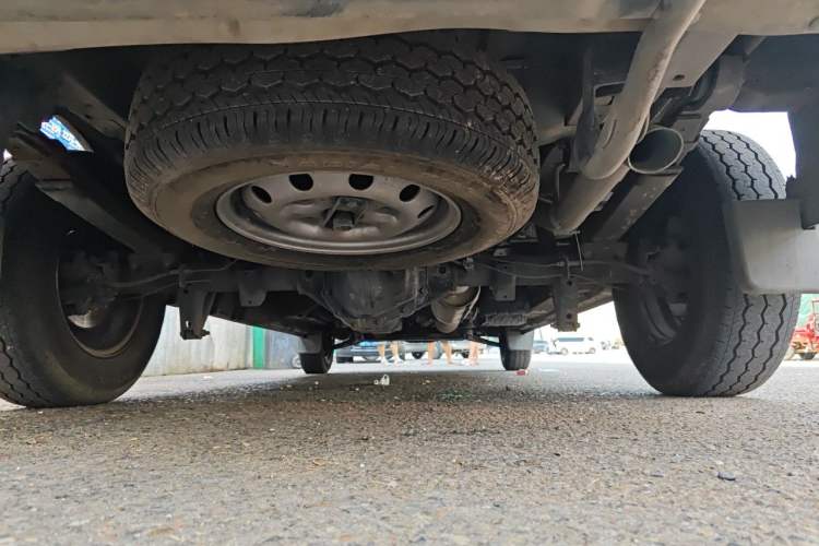 Used Foton Toano 2024 Joyear Multi-Function 2.0T Manual Long-Wheelbase Mid-Roof Model with Single Rear Tire Available in 5/6/7/9-Seater Configurations Chassis Rear