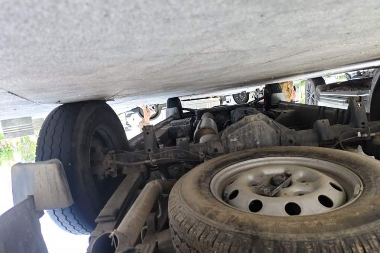 Used Foton Toano 2024 Joyear Multi-Function 2.0T Manual Long-Wheelbase Mid-Roof Model with Single Rear Tire Available in 5/6/7/9-Seater Configurations Chassis Rear