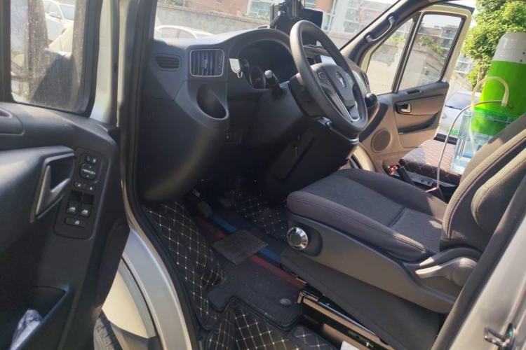 Used Foton Toano 2024 Geely Xianghuo 2.5T Manual Long Wheelbase Ultra-High Roof with Rear Dual Tires 3-Seater Driver Seat