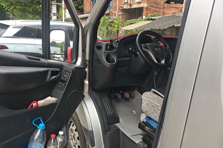 Used Foton Toano 2024 Tuyano Pro Multi-Function 2.0T Manual Front-Wheel Drive Long Wheelbase Mid-Roof Design with Single Rear Tire and 7 Seating Capacity Driver Seat