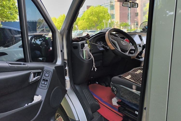 Used Foton Toano 2024 Joy Elephant Multi-Function Model Cummins 2.8T Manual Transmission Extended Wheelbase High Roof and Dual Rear Tires—7-Seater Driver Seat