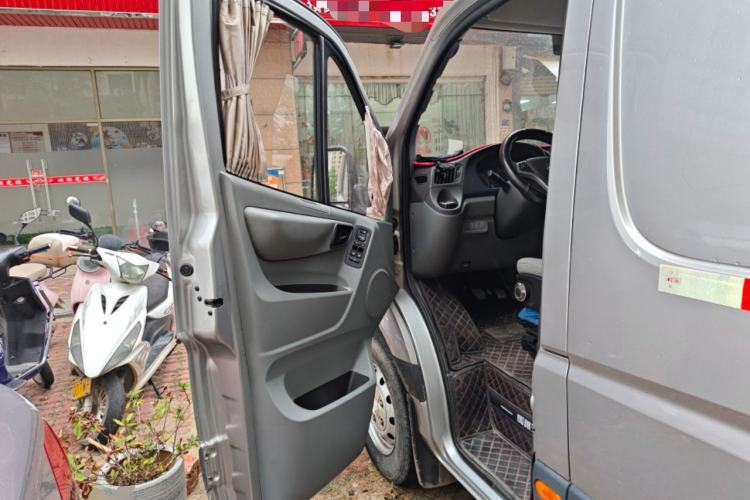 Used Foton Toano 2024 Tuyano Pro Van 2.0T Manual Rear-Wheel Drive Extended Wheelbase Mid-Roof Configuration Single Rear Tire 3-Seater Driver Seat