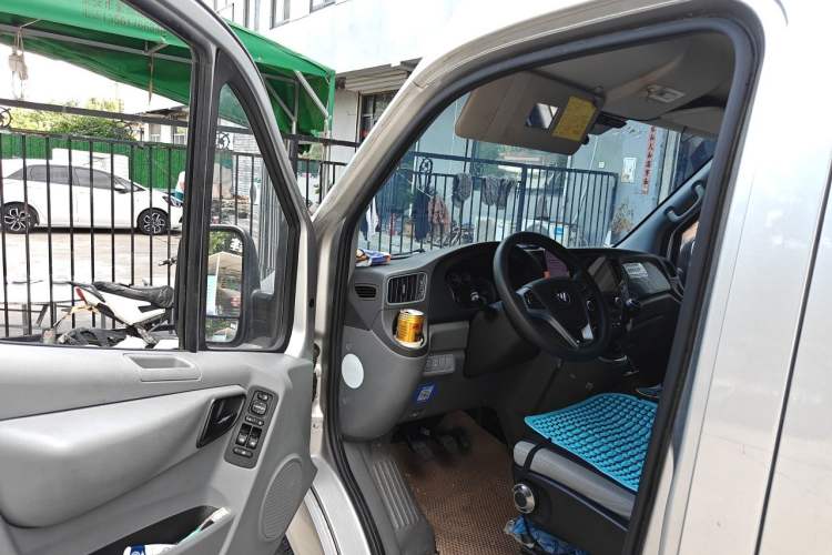 Used Foton Toano 2024 Joy Elephant Van 2.0T Manual Extended Wheelbase Mid-Roof Design Rear Single Tire 3-Seater Driver Seat