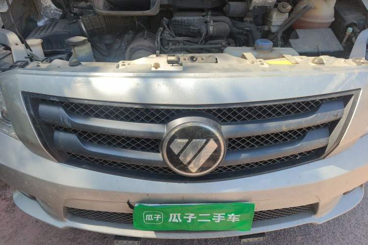 Used Foton Toano 2024 Geely Xing Multi-Function 2.0T Automatic Long Wheelbase Mid-Roof Design with Single Rear Tire and 3 Seating Capacity Engine Bay