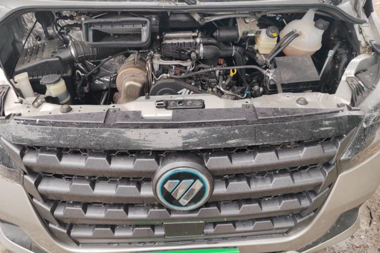 Used Foton Toano 2024 Geely Multi-Function 2.0T Manual Long Wheelbase High-Roof Single Rear Tire 5/6/7/9-Seater Engine Bay
