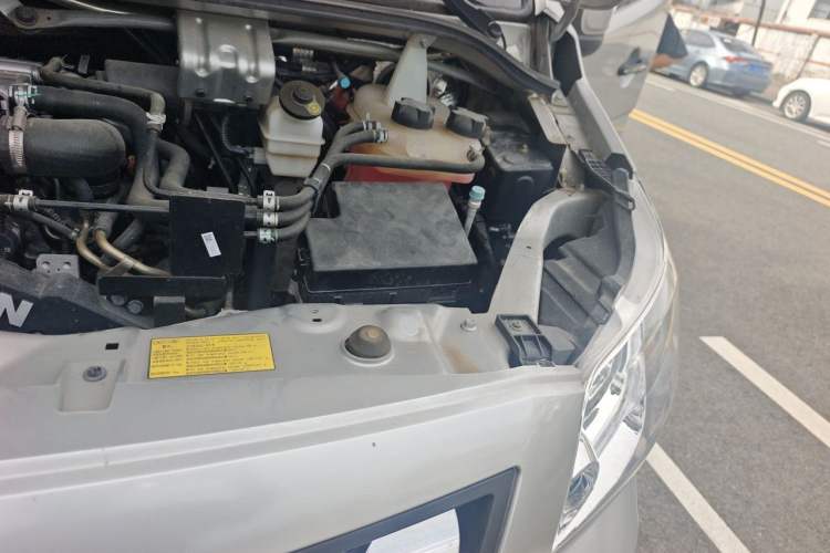 Used Foton Toano 2024 Geely Xing Multi-Function 2.0T Automatic Long Wheelbase Mid-Roof Design with Single Rear Tire and 3 Seating Capacity Engine Bay Left