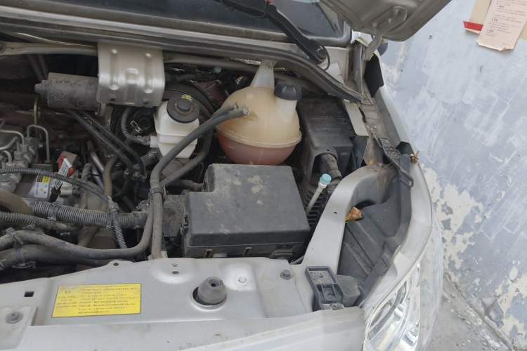Used Foton Toano 2024 Joyear Multi-Function Cummins 2.8T Manual Long Wheelbase Mid-Roof with Rear Dual Tires 7-Seater Engine Bay Left
