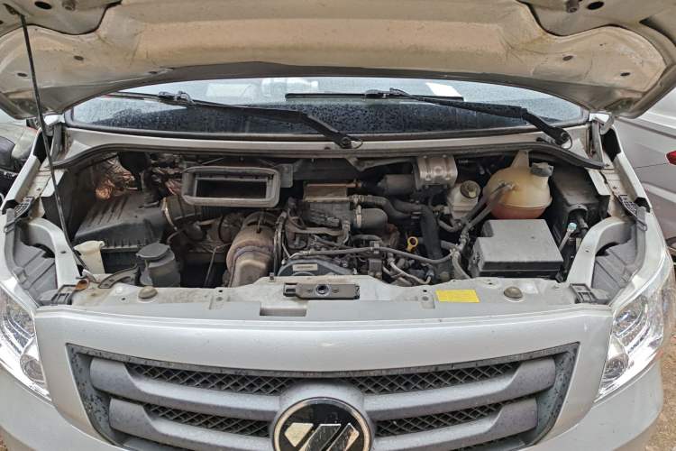 Used Foton Toano 2024 Tuyano Pro Van 2.0T Manual Rear-Wheel Drive Extended Wheelbase Mid-Roof Configuration Single Rear Tire 3-Seater Engine Bay
