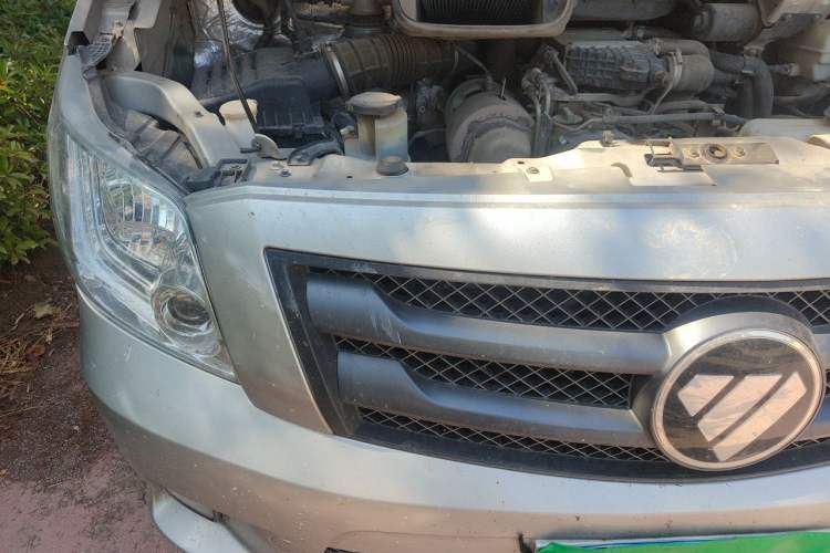 Used Foton Toano 2024 Geely Xing Multi-Function 2.0T Automatic Long Wheelbase Mid-Roof Design with Single Rear Tire and 3 Seating Capacity Engine Bay Right
