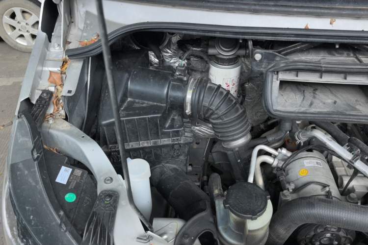Used Foton Toano 2024 Geely Xianghuo 2.5T Manual Long Wheelbase Ultra-High Roof with Rear Dual Tires 3-Seater Engine Bay Right