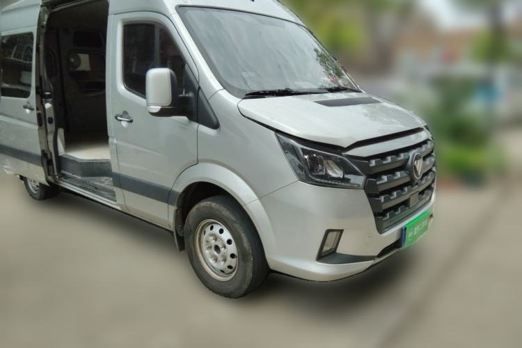 Used Foton Toano 2024 Tuyano Pro Multi-Function 2.0T Manual Rear-Drive Long Wheelbase Mid-Roof Design Single Rear Tire—Available in 5/6/7/9-Seater Configurations Front Right 45 Deg