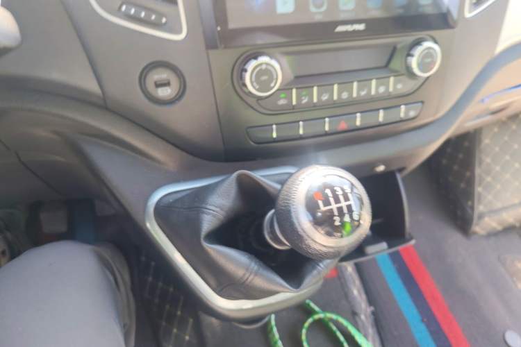 Used Foton Toano 2024 Geely Xianghuo 2.5T Manual Long Wheelbase Ultra-High Roof with Rear Dual Tires 3-Seater Gear Lever