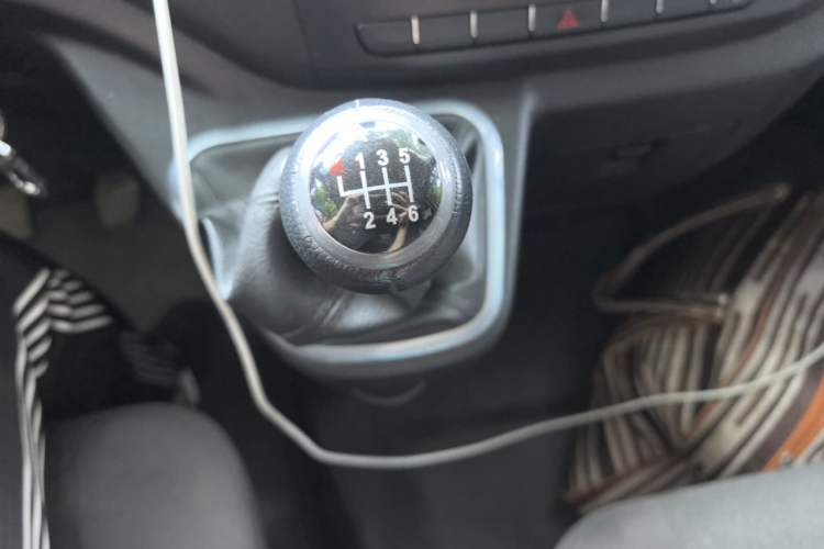 Used Foton Toano 2024 Geely Xianghuo 2.5T Manual Long Wheelbase Ultra-High Roof with Rear Dual Tires 3-Seater Gear Lever