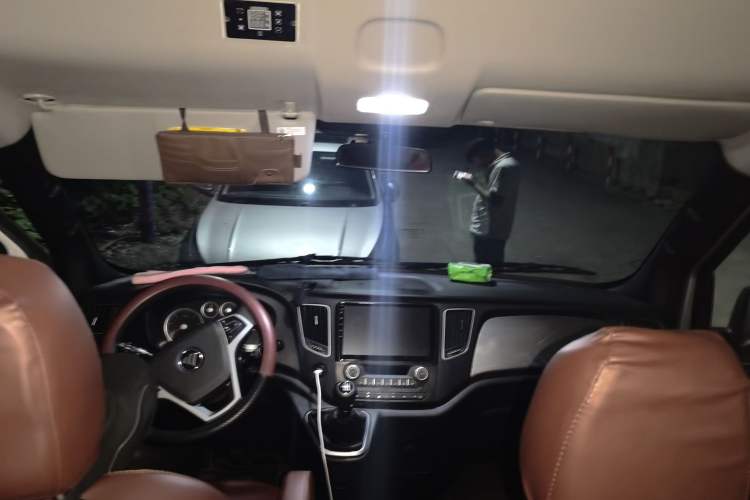 Used Foton Toano 2024 Tuyano Pro Multi-Function Vehicle Cummins 2.8T Manual Transmission Rear-Wheel Drive Long Wheelbase Mid-Height Roof with Dual Rear Tires—Available in 5/6/7/9-Seater Configurations Headliner