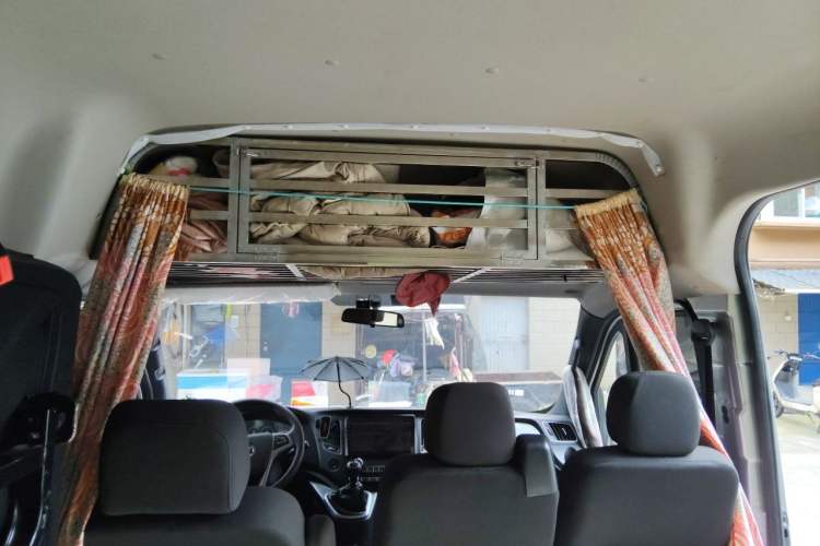 Used Foton Toano 2024 Tuyano Pro Multi-Function 2.0T Manual Rear-Drive Long Wheelbase Mid-Roof Design Single Rear Tire—Available in 5/6/7/9-Seater Configurations Headliner