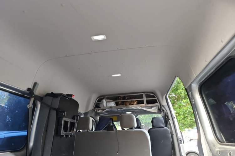 Used Foton Toano 2024 Joyear Multi-Function 2.0T Manual Long-Wheelbase Mid-Roof Model with Single Rear Tire Available in 5/6/7/9-Seater Configurations Headliner