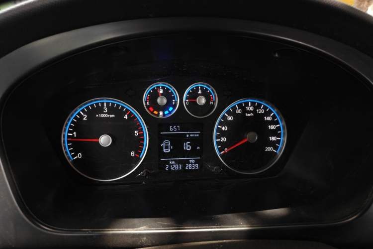 Used Foton Toano 2024 Joyear Multi-Function Power Version 2.5T Manual Short Wheelbase Mid-Height Roof with Rear Dual Tires—5/6-Seater Instrument Cluster