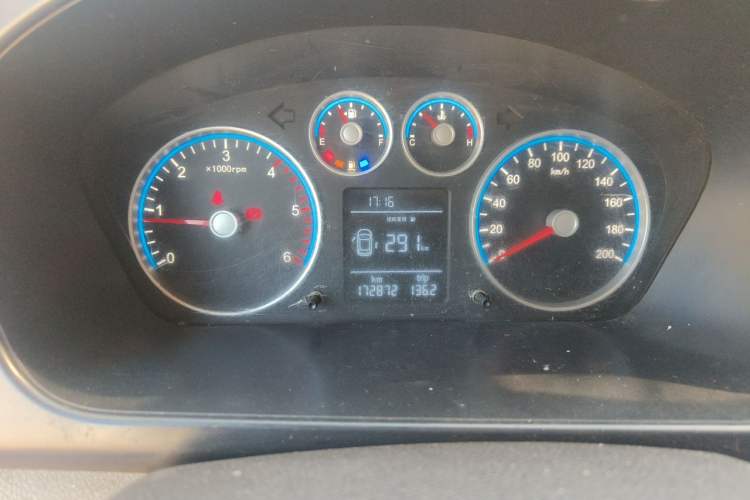 Used Foton Toano 2024 Geely Xing Multi-Function 2.0T Automatic Long Wheelbase Mid-Roof Design with Single Rear Tire and 3 Seating Capacity Instrument Cluster