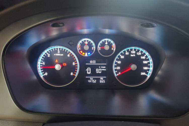 Used Foton Toano 2024 Tuyano Pro Multi-Function Model Cummins 2.8T Manual Transmission Rear-Wheel Drive Long Wheelbase Mid-Roof Configuration with Single Rear Tire—Available in 6- 7- or 9-Seater Versions Instrument Cluster