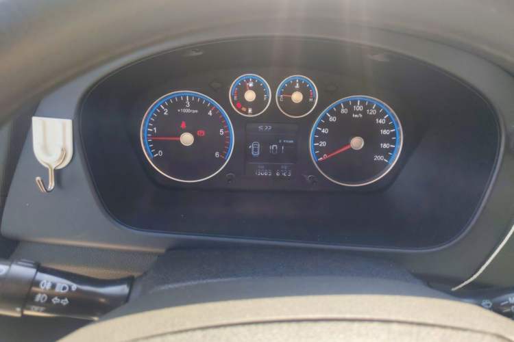 Used Foton Toano 2024 Geely Xianghuo 2.5T Manual Long Wheelbase Ultra-High Roof with Rear Dual Tires 3-Seater Instrument Cluster