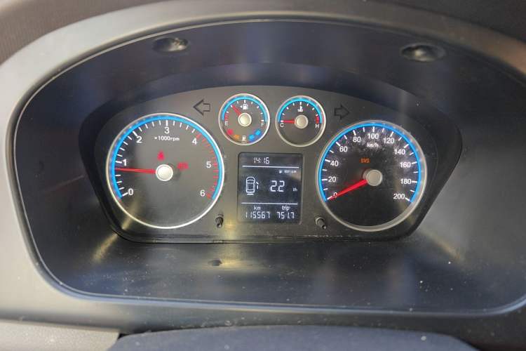 Used Foton Toano 2024 Geely Xianghuo 2.5T Manual Long Wheelbase Ultra-High Roof with Rear Dual Tires 3-Seater Instrument Cluster