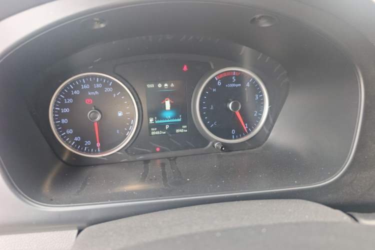 Used Foton Toano 2024 Geely Xing Multi-Function 2.0T Automatic Long Wheelbase Mid-Roof Design with Single Rear Tire and 3 Seating Capacity Instrument Cluster