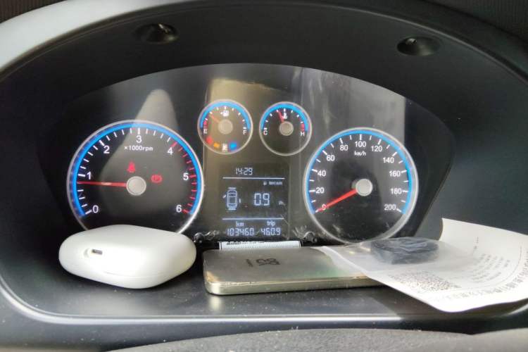 Used Foton Toano 2024 Tuyano Pro Multi-Function 2.0T Manual Rear-Drive Long Wheelbase Mid-Roof Design Single Rear Tire—Available in 5/6/7/9-Seater Configurations Instrument Cluster