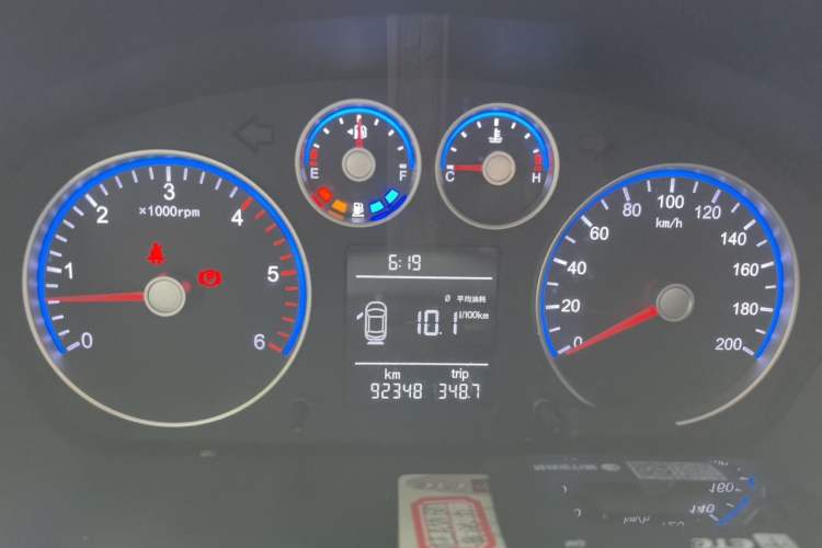 Used Foton Toano 2024 Geely Xianghuo 2.5T Manual Long Wheelbase Ultra-High Roof with Rear Dual Tires 3-Seater Instrument Cluster