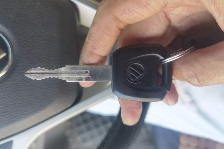 Used Foton Toano 2024 Joyear Multi-Function 2.0T Manual Long-Wheelbase Mid-Roof Model with Single Rear Tire Available in 5/6/7/9-Seater Configurations Interior 1