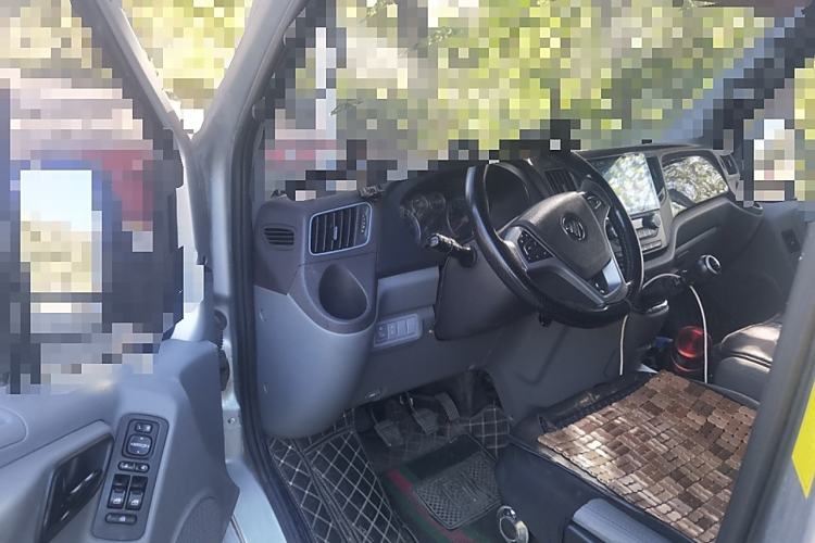 Used Foton Toano 2024 Joyear Multi-Function 2.0T Manual Long-Wheelbase Mid-Roof Model with Single Rear Tire Available in 5/6/7/9-Seater Configurations Interior 3