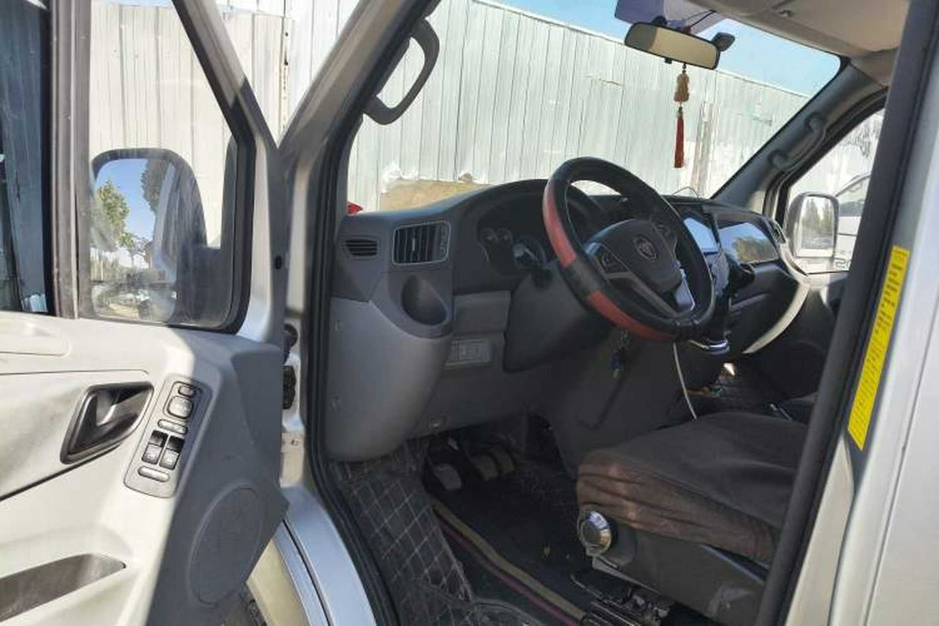 Used Foton Toano 2024 Joyear Multi-Function 2.0T Manual Long-Wheelbase Mid-Roof Model with Single Rear Tire Available in 5/6/7/9-Seater Configurations Interior 3