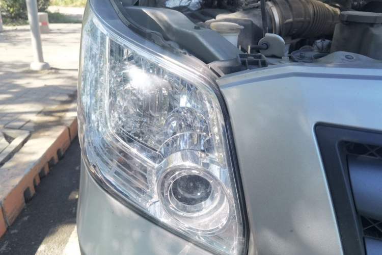 Used Foton Toano 2024 Joyear Multi-Function 2.0T Manual Long-Wheelbase Mid-Roof Model with Single Rear Tire Available in 5/6/7/9-Seater Configurations Left Front Headlight