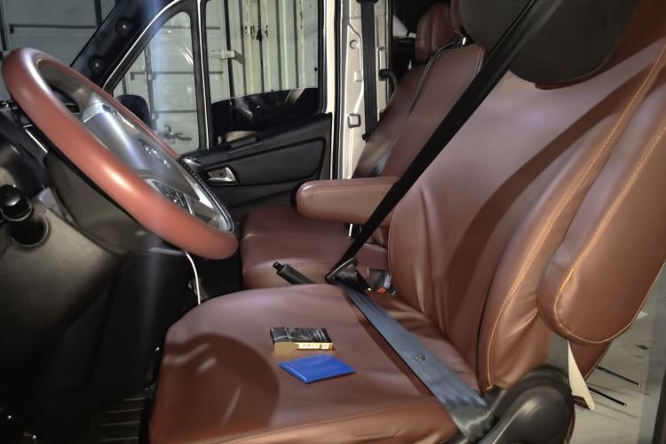 Used Foton Toano 2024 Tuyano Pro Multi-Function Vehicle Cummins 2.8T Manual Transmission Rear-Wheel Drive Long Wheelbase Mid-Height Roof with Dual Rear Tires—Available in 5/6/7/9-Seater Configurations Left Front Seat