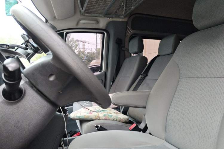 Used Foton Toano 2024 Joyear Multi-Function 2.0T Manual Long-Wheelbase Mid-Roof Model with Single Rear Tire Available in 5/6/7/9-Seater Configurations Left Front Seat