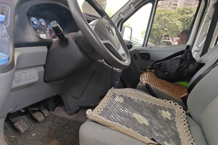 Used Foton Toano 2024 Joyear Multi-Function Power Version 2.5T Manual Short Wheelbase Mid-Height Roof with Rear Dual Tires—5/6-Seater Left Front Seat