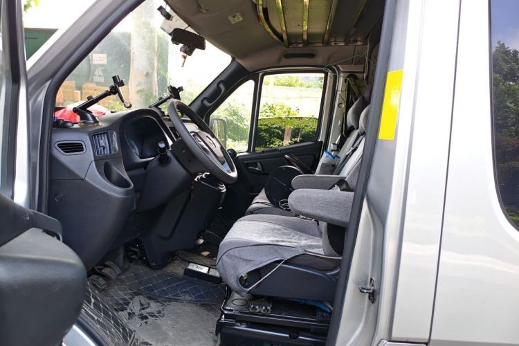 Used Foton Toano 2024 Tuyano Pro Multi-Function 2.0T Manual Rear-Drive Long Wheelbase Mid-Roof Design Single Rear Tire—Available in 5/6/7/9-Seater Configurations Left Front Seat