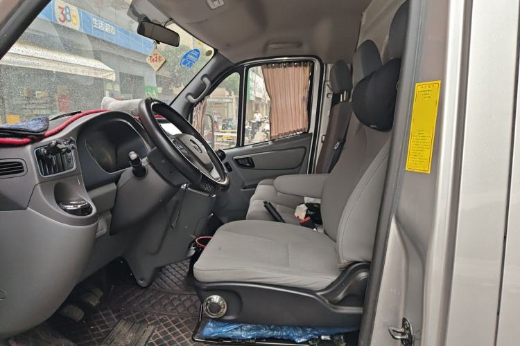 Used Foton Toano 2024 Tuyano Pro Van 2.0T Manual Rear-Wheel Drive Extended Wheelbase Mid-Roof Configuration Single Rear Tire 3-Seater Left Front Seat
