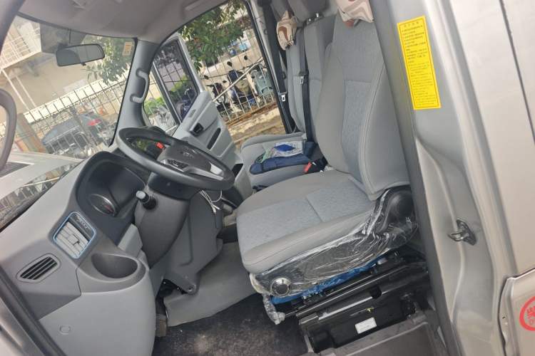 Used Foton Toano 2024 Geely Xing Multi-Function 2.0T Automatic Long Wheelbase Mid-Roof Design with Single Rear Tire and 3 Seating Capacity Left Front Seat