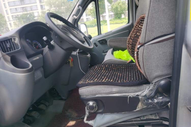 Used Foton Toano 2024 Joyear Multi-Function 2.0T Manual Long-Wheelbase Mid-Roof Model with Single Rear Tire Available in 5/6/7/9-Seater Configurations Left Front Seat