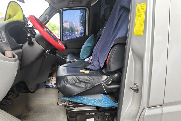 Used Foton Toano 2024 Joyear Multi-Function 2.0T Manual Long-Wheelbase Mid-Roof Model with Single Rear Tire Available in 5/6/7/9-Seater Configurations Left Front Seat