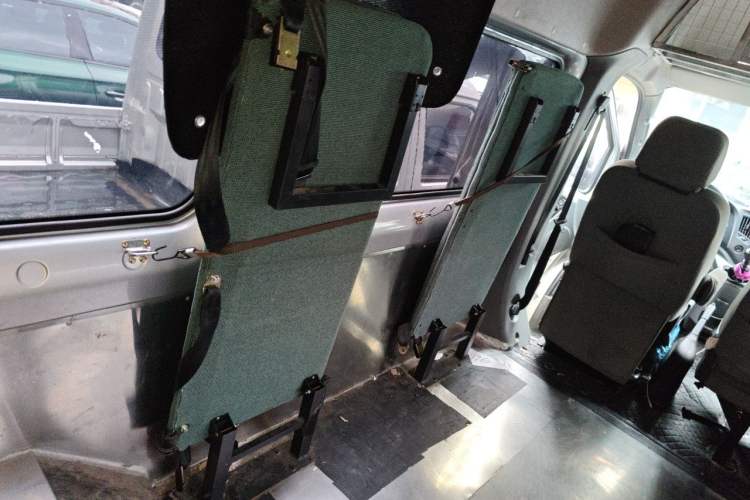 Used Foton Toano 2024 Joyear Multi-Function 2.0T Manual Long-Wheelbase Mid-Roof Model with Single Rear Tire Available in 5/6/7/9-Seater Configurations Left Rear Seat