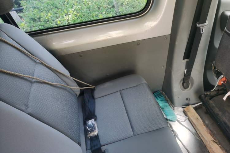Used Foton Toano 2024 Joyear Multi-Function 2.0T Manual Long-Wheelbase Mid-Roof Model with Single Rear Tire Available in 5/6/7/9-Seater Configurations Left Rear Seat