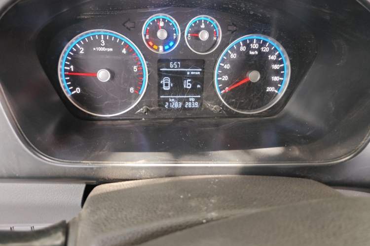 Used Foton Toano 2024 Joyear Multi-Function Power Version 2.5T Manual Short Wheelbase Mid-Height Roof with Rear Dual Tires—5/6-Seater Odometer Close Up