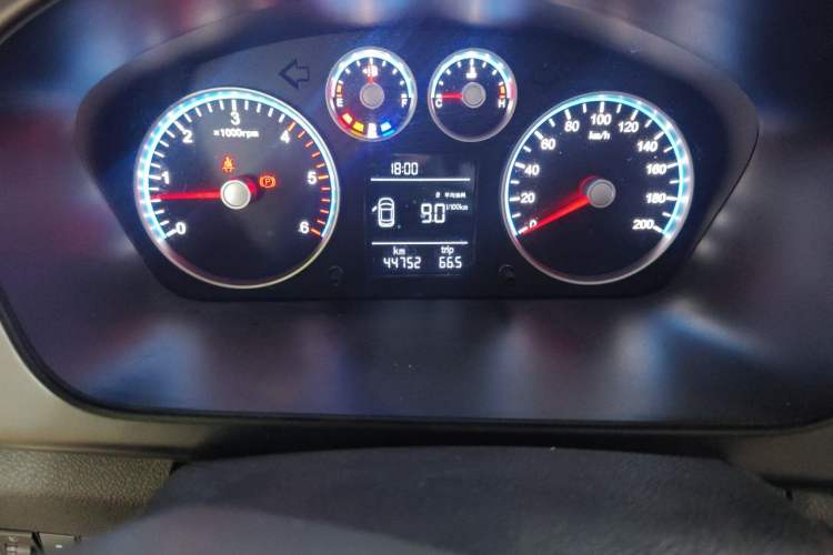 Used Foton Toano 2024 Tuyano Pro Multi-Function Model Cummins 2.8T Manual Transmission Rear-Wheel Drive Long Wheelbase Mid-Roof Configuration with Single Rear Tire—Available in 6- 7- or 9-Seater Versions Odometer Close Up