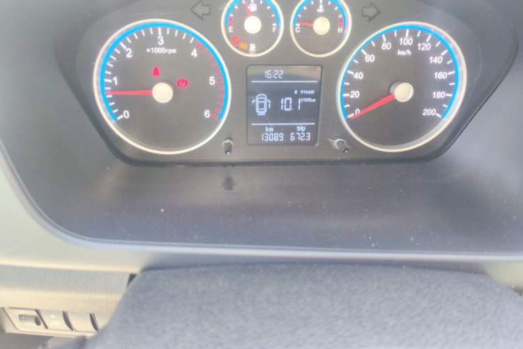 Used Foton Toano 2024 Geely Xianghuo 2.5T Manual Long Wheelbase Ultra-High Roof with Rear Dual Tires 3-Seater Odometer Close Up