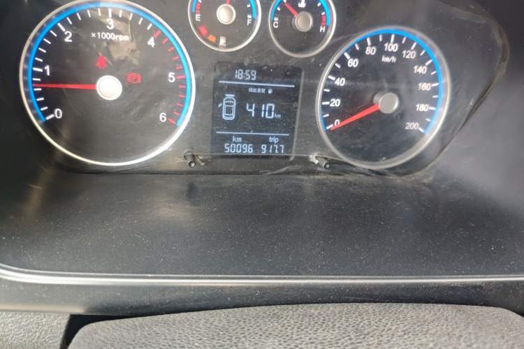 Used Foton Toano 2024 Tuyano Pro Multi-Function 2.0T Manual Front-Wheel Drive Long Wheelbase Mid-Roof Design with Single Rear Tire and 7 Seating Capacity Odometer Close Up