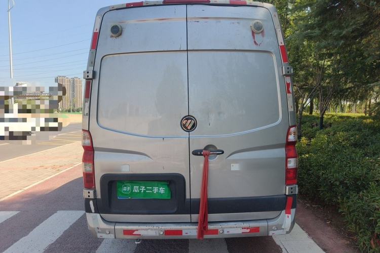 Used Foton Toano 2024 Geely Xing Multi-Function 2.0T Automatic Long Wheelbase Mid-Roof Design with Single Rear Tire and 3 Seating Capacity Rear