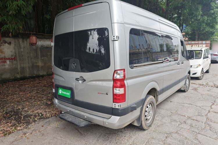Used Foton Toano 2024 Tuyano Pro Multi-Function Model Cummins 2.8T Manual Transmission Rear-Wheel Drive Long Wheelbase Mid-Roof Configuration with Single Rear Tire—Available in 6- 7- or 9-Seater Versions Rear Right 45 Deg