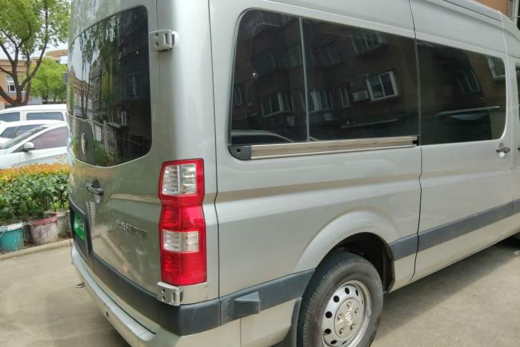 Used Foton Toano 2024 Tuyano Pro Multi-Function 2.0T Manual Rear-Drive Long Wheelbase Mid-Roof Design Single Rear Tire—Available in 5/6/7/9-Seater Configurations Rear Right 45 Deg