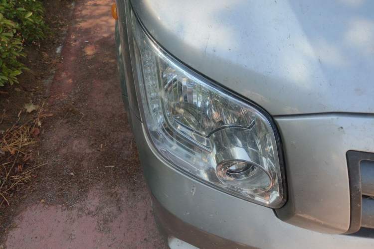 Used Foton Toano 2024 Geely Xing Multi-Function 2.0T Automatic Long Wheelbase Mid-Roof Design with Single Rear Tire and 3 Seating Capacity Right Front Headlight